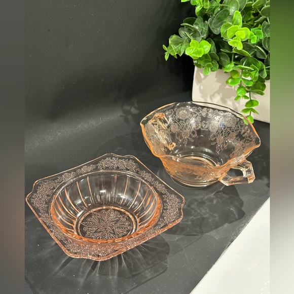 Hazel Atlas Glass FLORENTINE No.1 Poppy Pink 2-Handled Ruffled Nut Dish - Picture 2 of 16